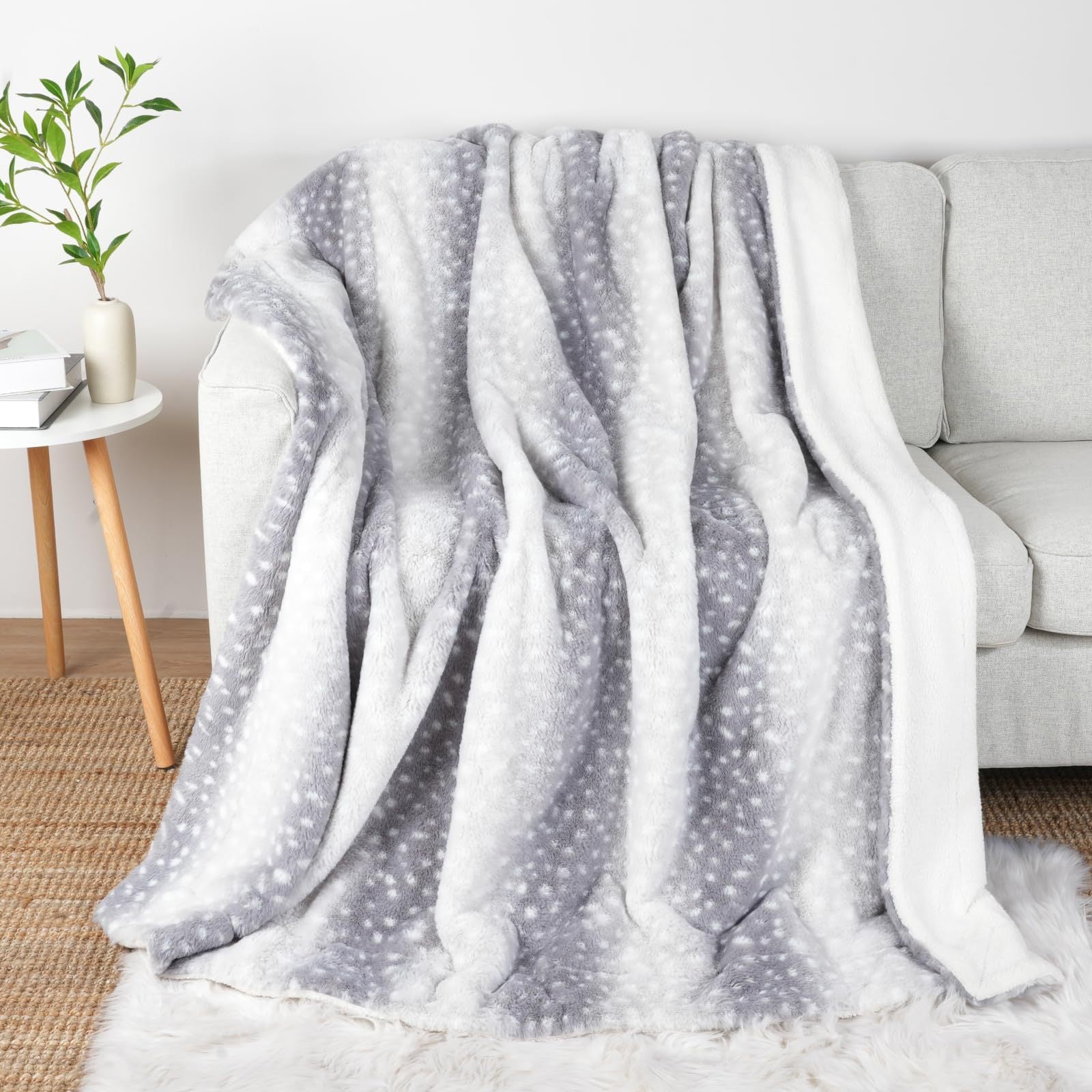 The Wild Fleece Blanket - Image 5